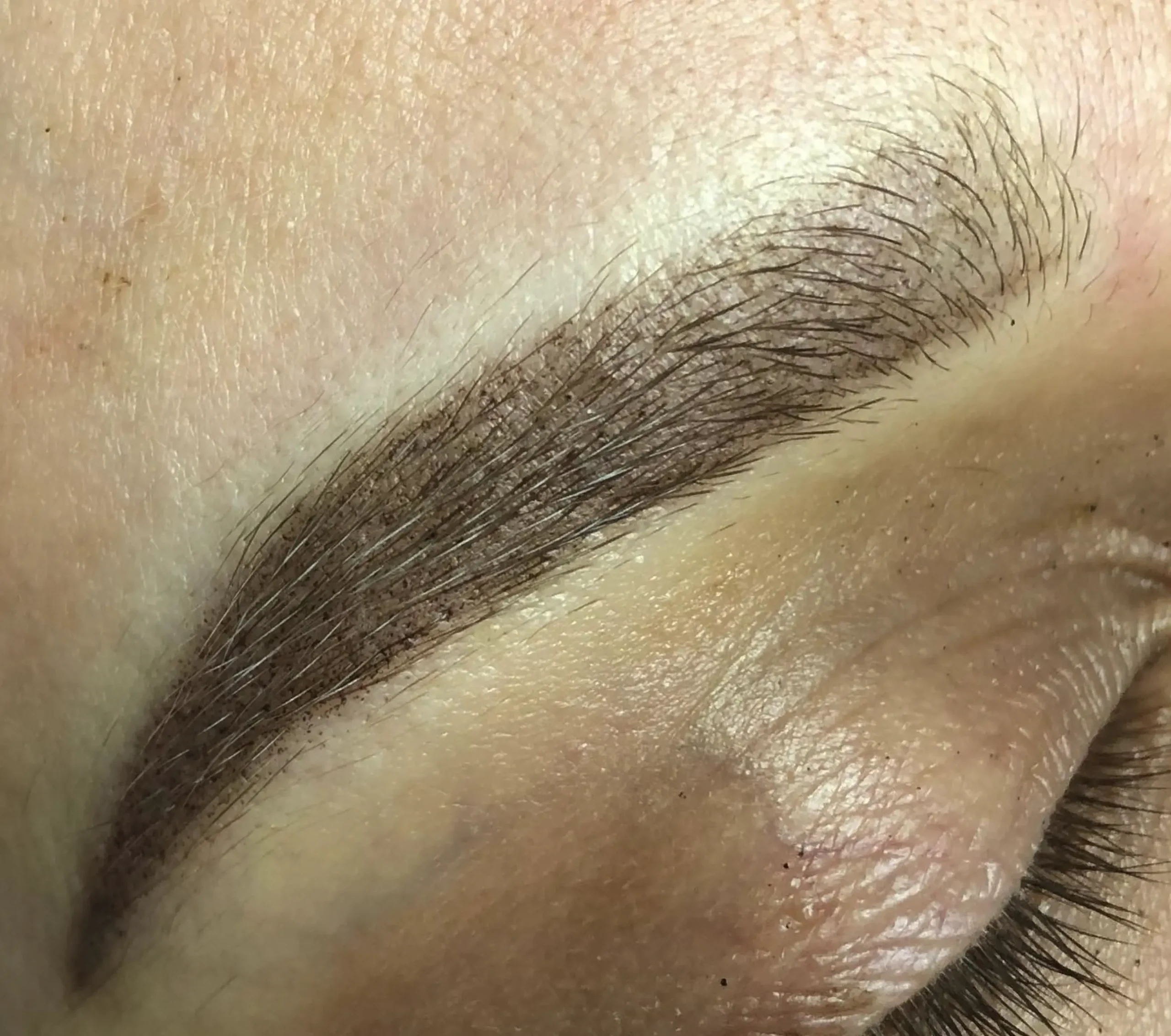 microblading eyebrows